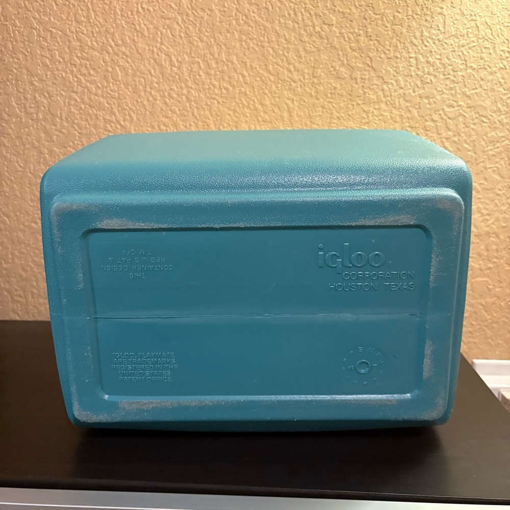 Vintage playmate by igloo cooler - Picture 5 of 8